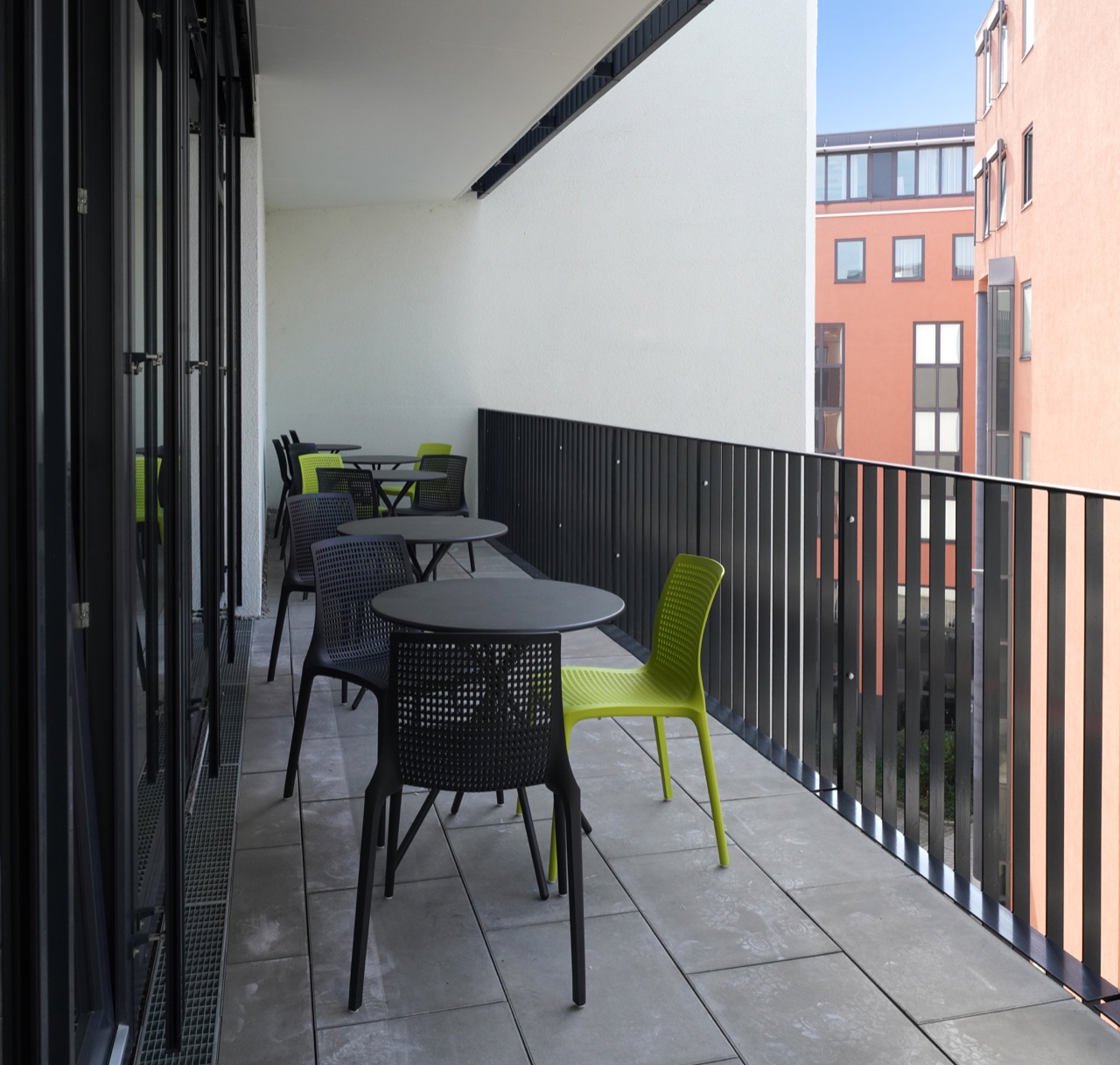 Leitzstraße – Balkon & Büro